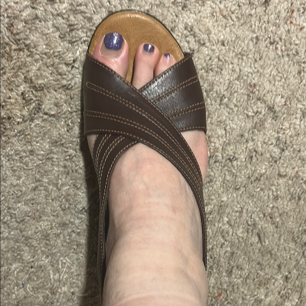 Clarks Brown Sandals with Slingback Design and Crisscross Straps - Picture 6 of 9